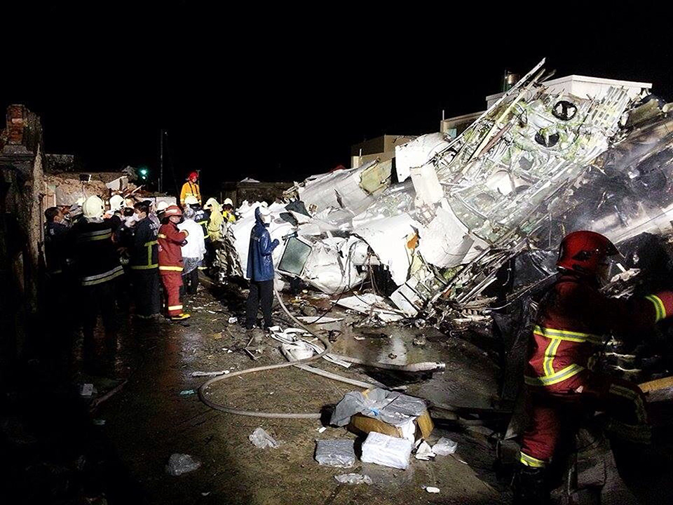 復興航空GE222重摔起火 馬公墜機48人罹難
