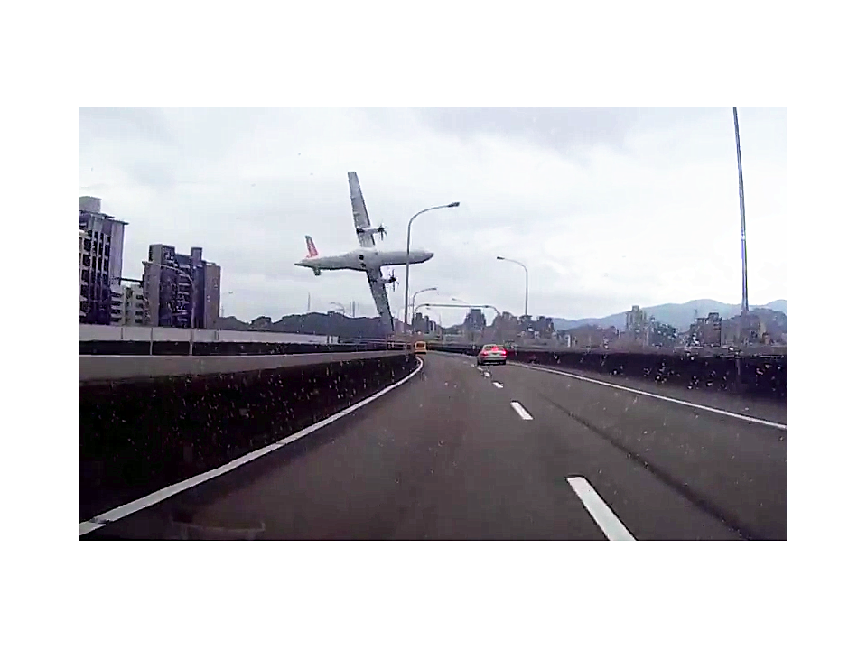 復興航空墜機　撞高架橋畫面曝光