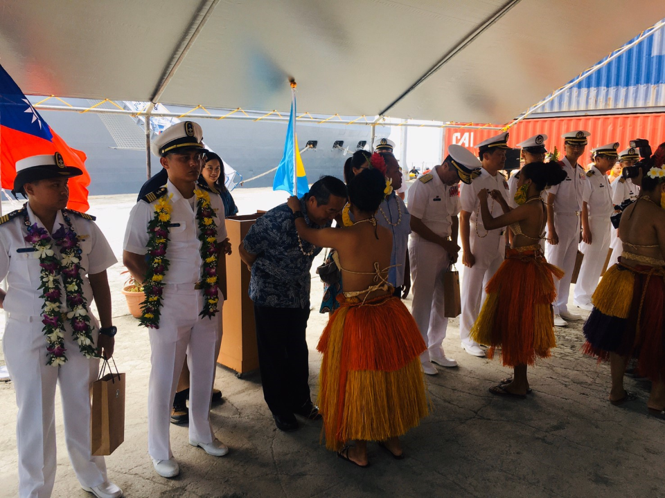 影片曝！ 艦隊官兵在帛琉「沒戴口罩」24人染疫  海軍副司令：社會致歉