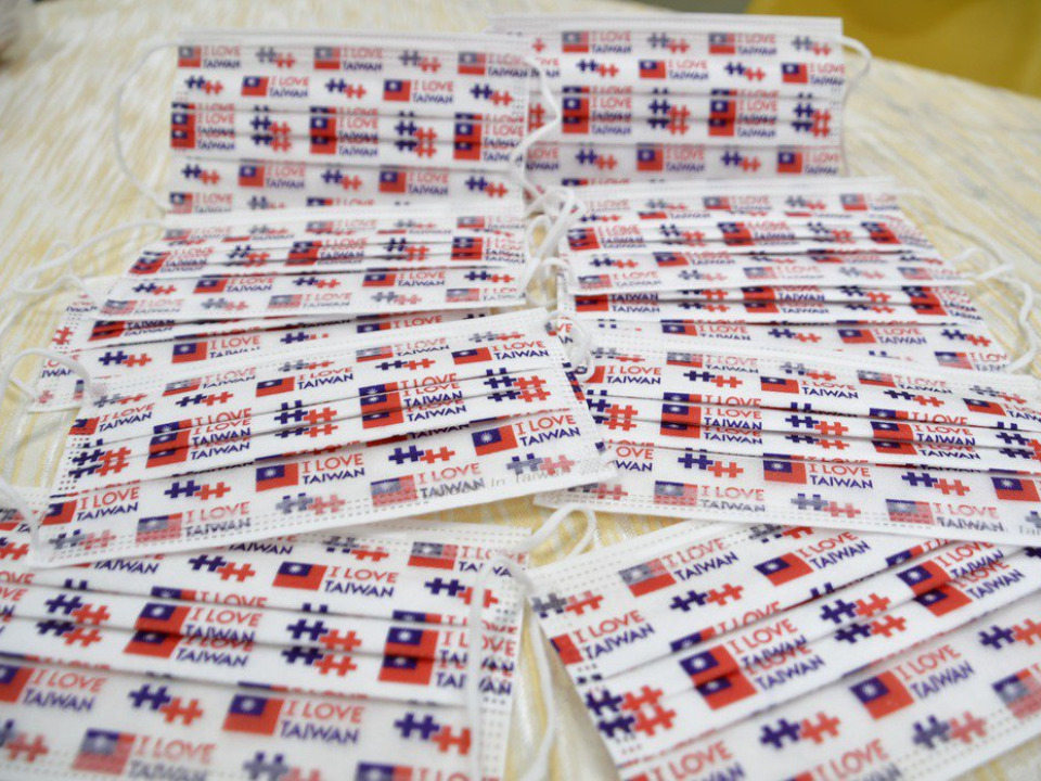 彰化縣國慶嘉年華 縣府贈送限量5000片國旗口罩