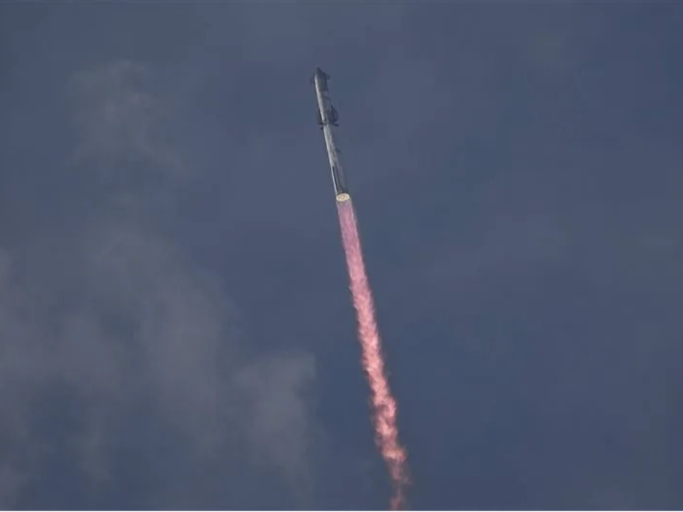 SpaceX「星艦」試射成功 回收測試時失聯