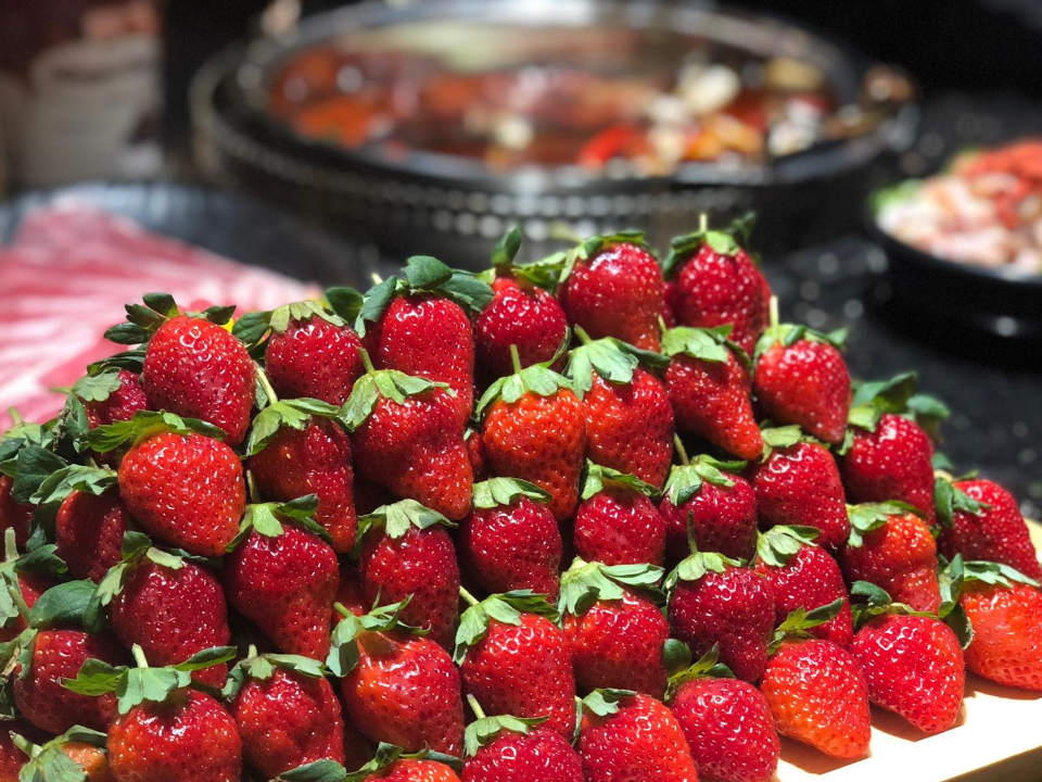 季節限定！ 火鍋店搶300億商機  祭絕招推出「草莓吃到飽」