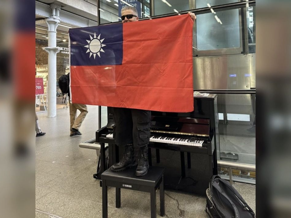讓小粉紅氣炸! 英國鋼琴師大秀"台灣國旗"