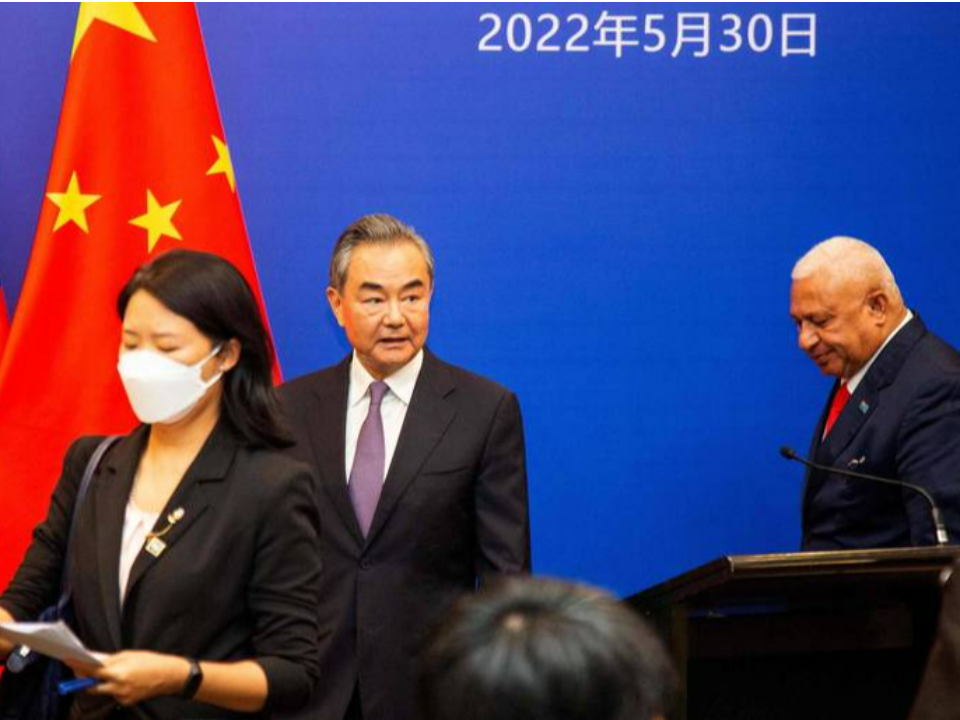 中國外長訪南太 不准媒體提問、大聲叫記者閉嘴