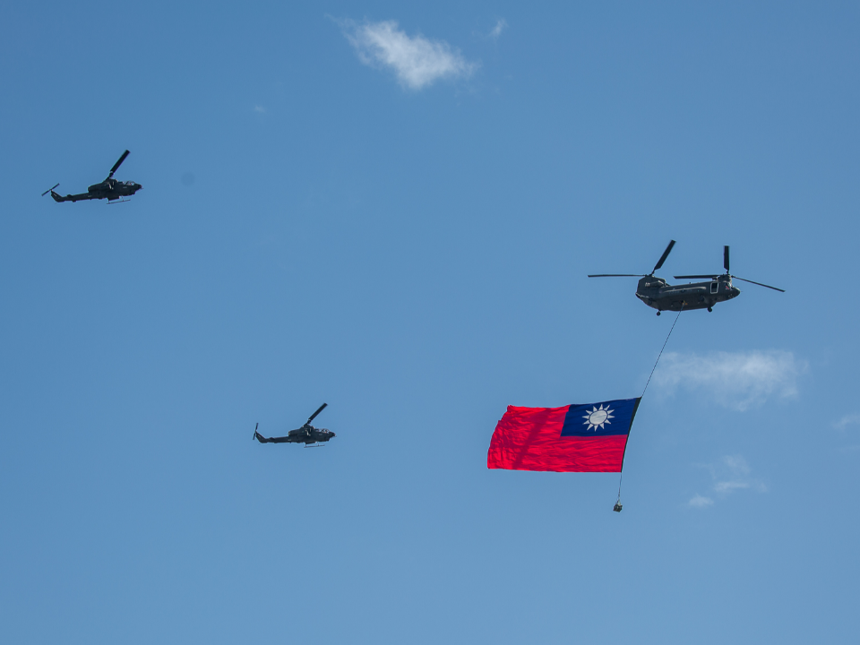 台灣拒中國脅迫 雙十國慶秀軍事肌肉